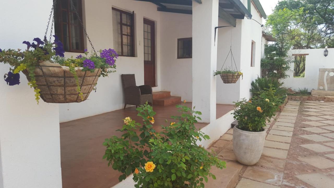Thandile Country